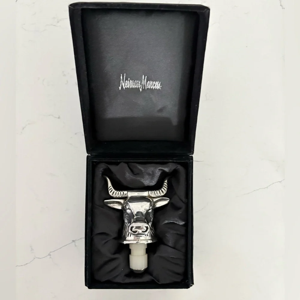 Neiman Marcus Silver Bull Head Wine Bottle Stopper Barware Gift Box circa 1980s